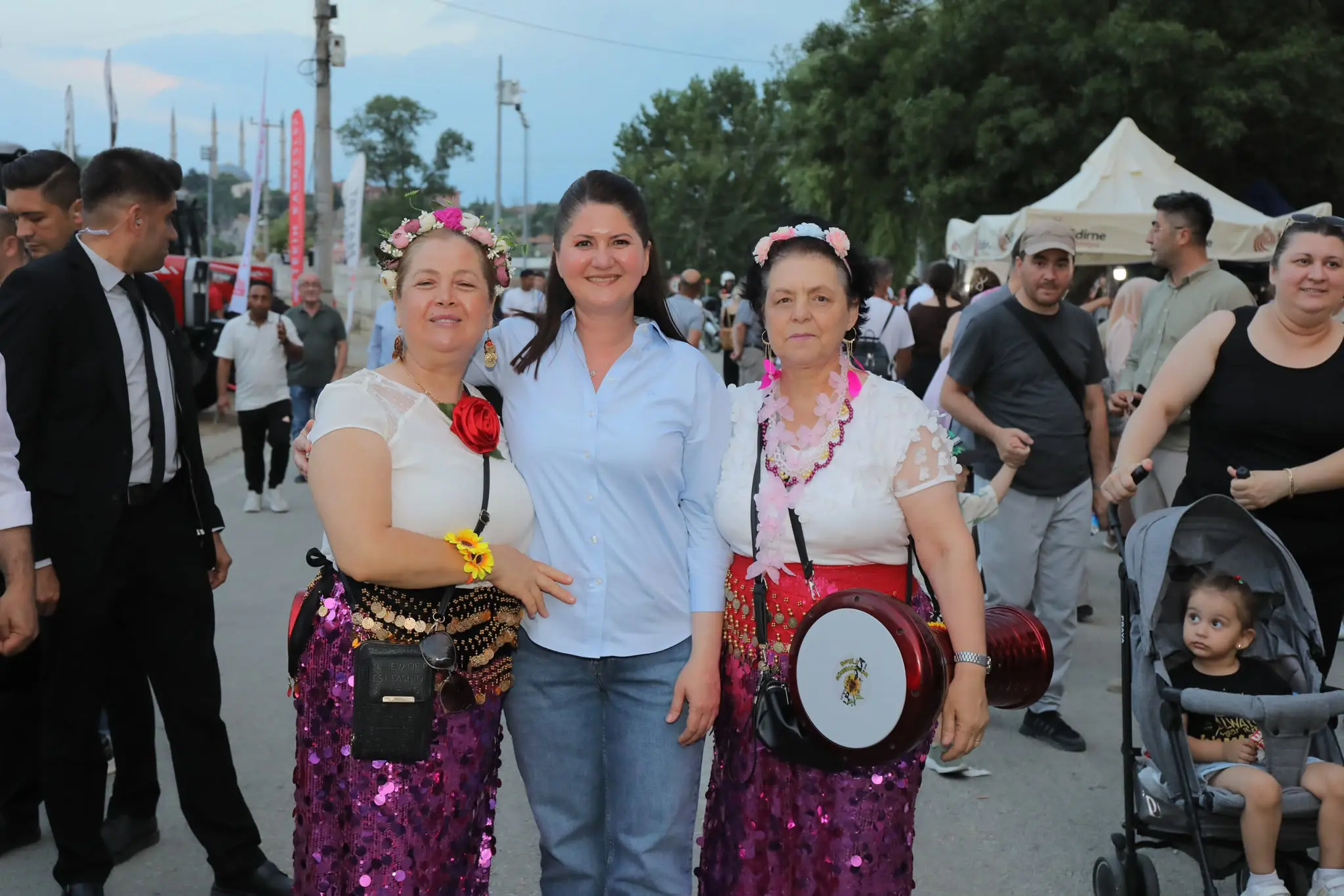 665. KIRKPINAR YAĞLI GÜREŞLERİ FESTİVALİ’NDE EMİR CAN İĞREK VE RİTİM GRUPLARI RÜZGARI ESTİ galeri görseli